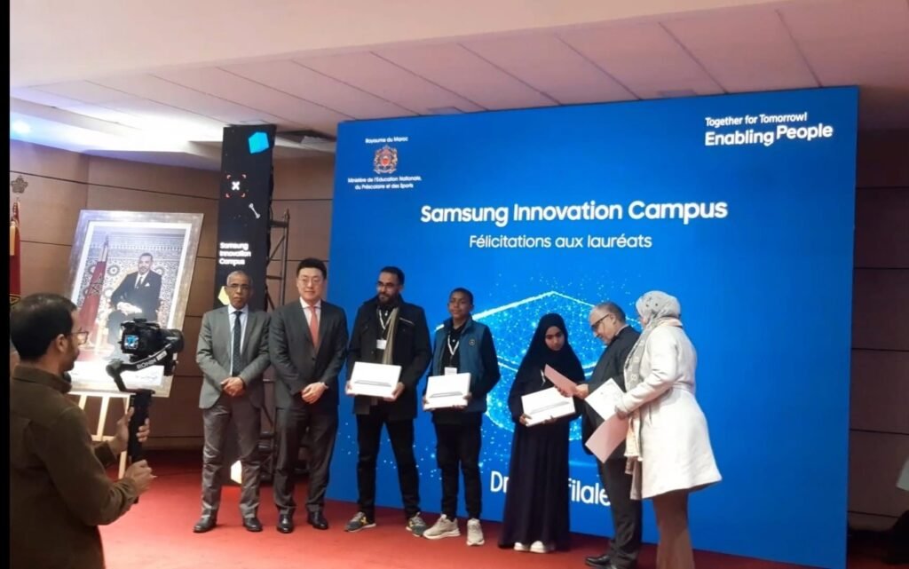 جهة درعة تافيلالت تحصد الجائزة الأولى في المسابقة الوطنية للبرمجة بمناسبة توقيع ملحق شراكة بين الوزارة وسامسونغ