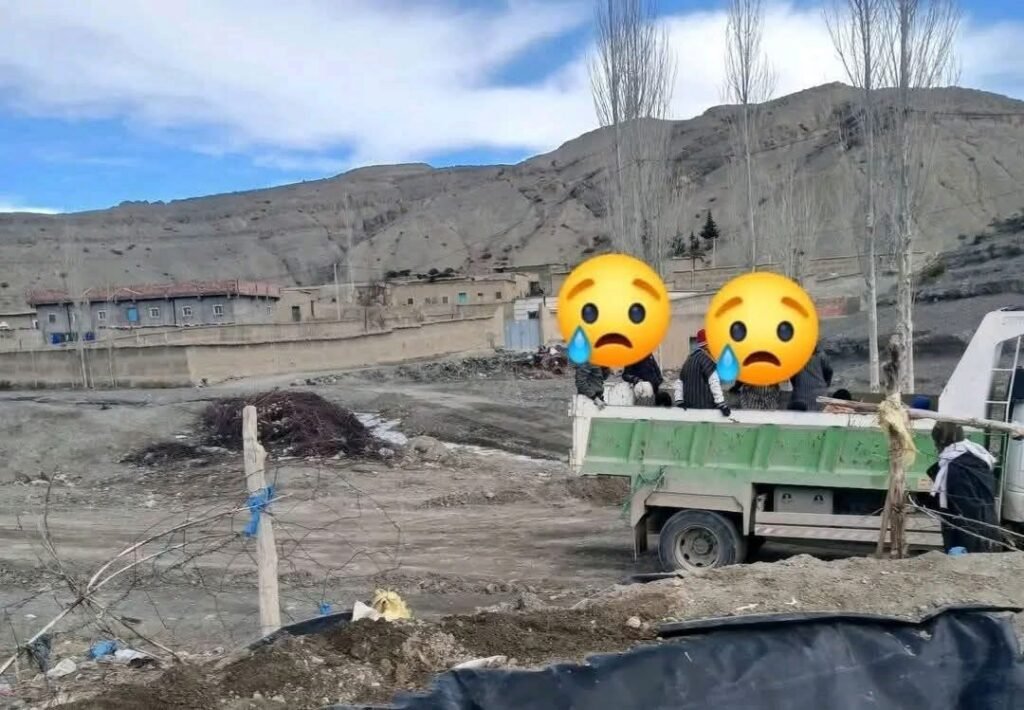 دائرة أوتربات بإقليم ميدلت نقل التلاميذ بالشاحنات لعبور الوادي ونفي شائعة حافلة النفايات