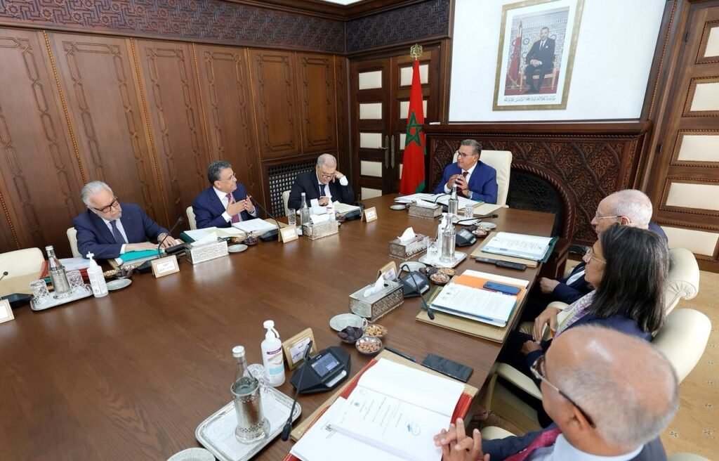 دعم حكومي جديد لمهنيي النقل بالمغرب لمواجهة ارتفاع أسعار المحروقات وضمان استقرار السوق